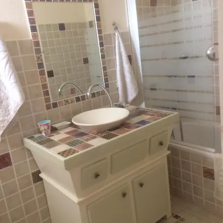 Alojamento de Acomodação e Pequeno-almoço A Loghja Di Cavallo Morto Bonifacio (Corsica)